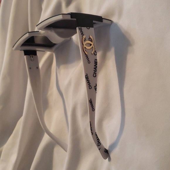 Women Sunglasses - Picture 3 of 5